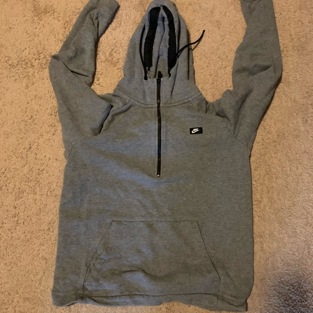 Men’s Nike Sweatshirt. Size Large. Fits like a medium.